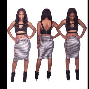 Sexy fitted houndstooth pattern skirt.
